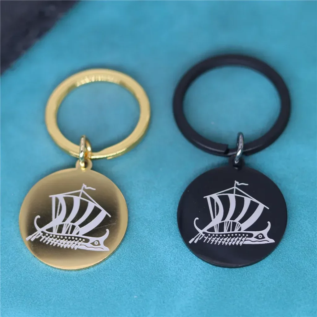 Porte-clés trirème grecque doré – médaillon antique