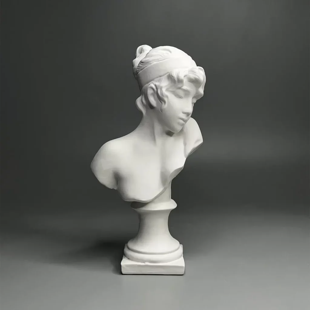 Buste de Sappho – sculpture grecque blanche sur socle