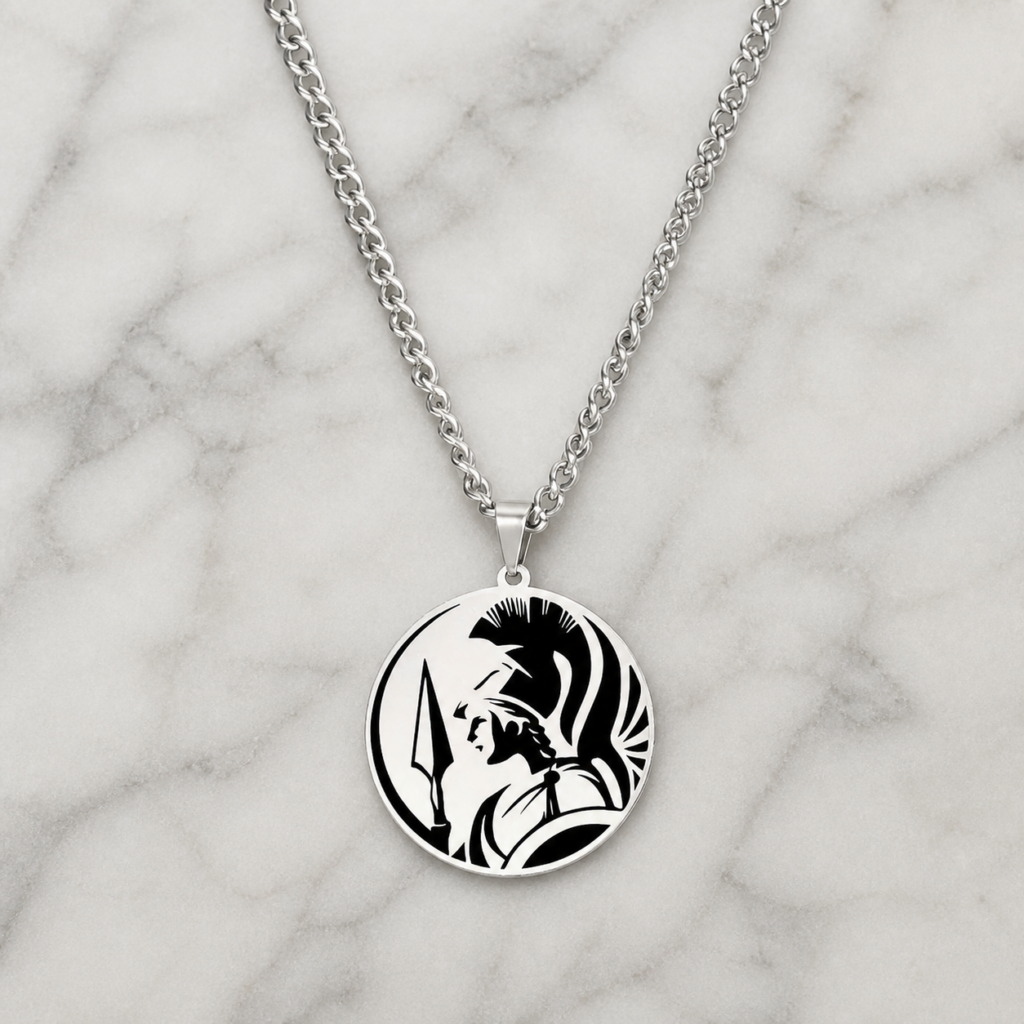 Collier Athéna en acier avec profil casqué noir et argent