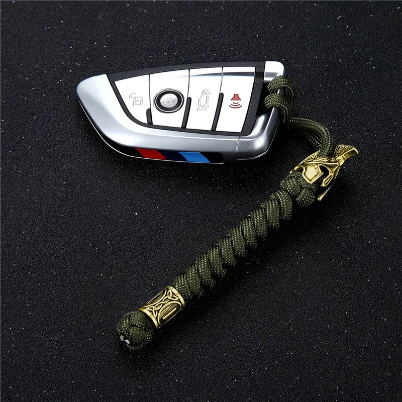 Porte-clés Spartiate vert olive – casque grec et cordon tressé