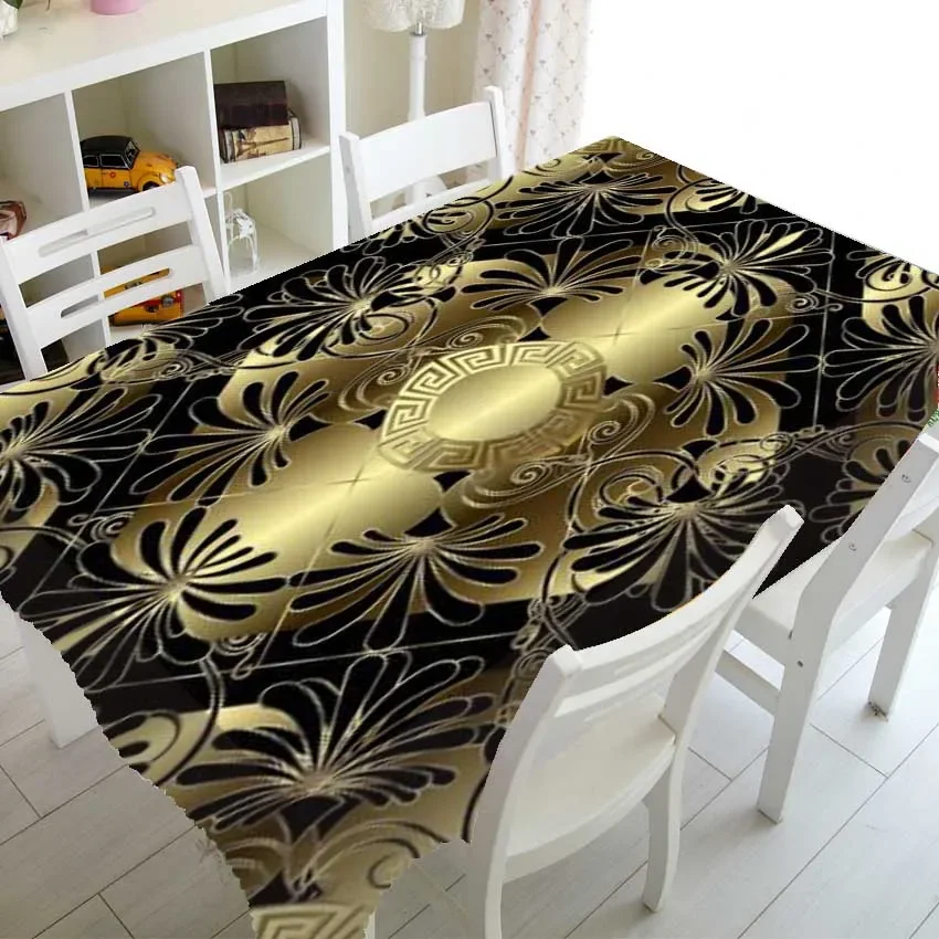 Nappe grecque noire et dorée – fleurs stylisées et méandre antique