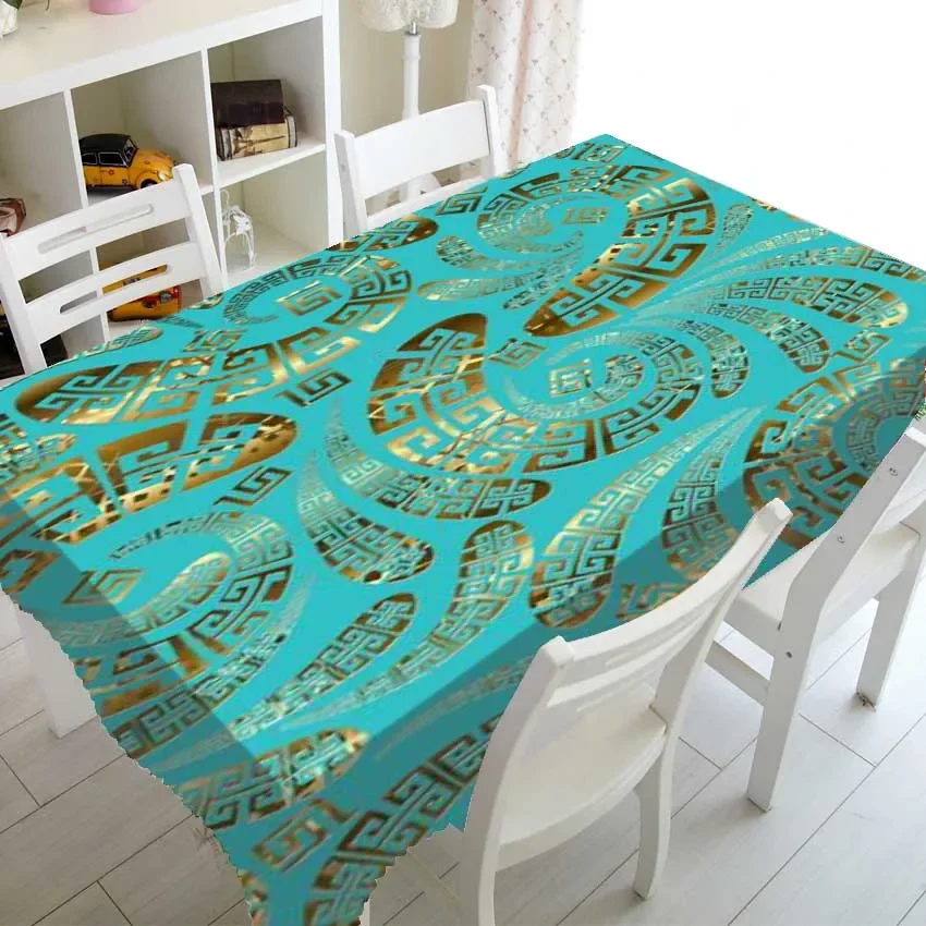 Nappe grecque turquoise et dorée – volutes et médaillons de méandre