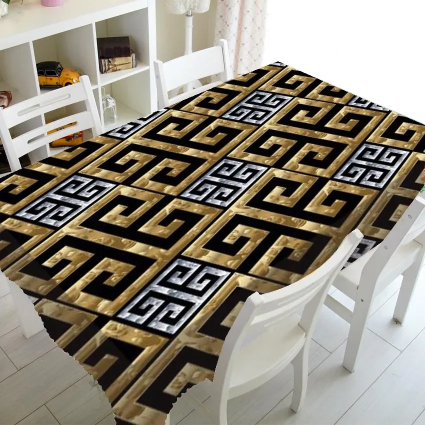 Nappe grecque noire et or – mosaïque de méandres géométriques