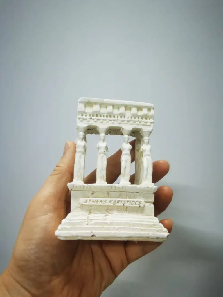 Les Caryatides d’Athènes – architecture grecque miniature