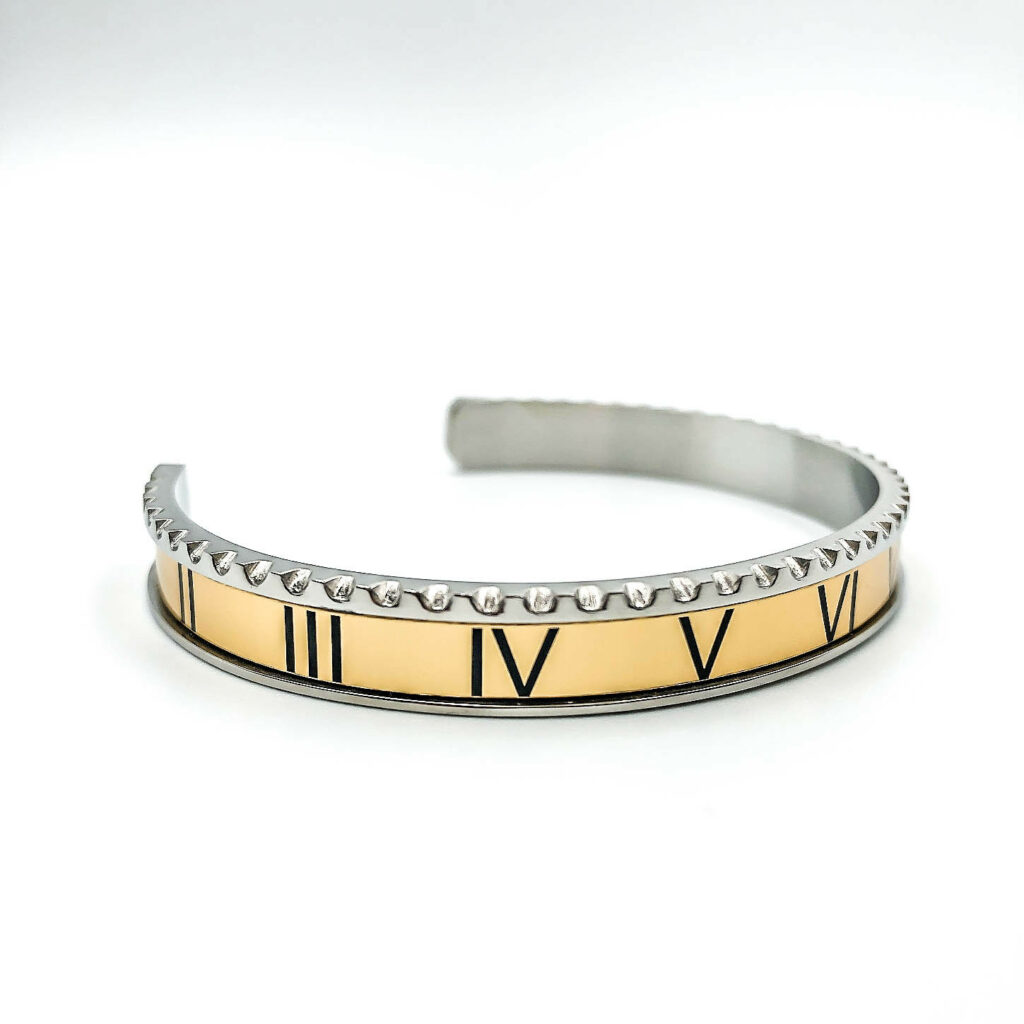 Bracelet manchette à chiffres romains – Style antique