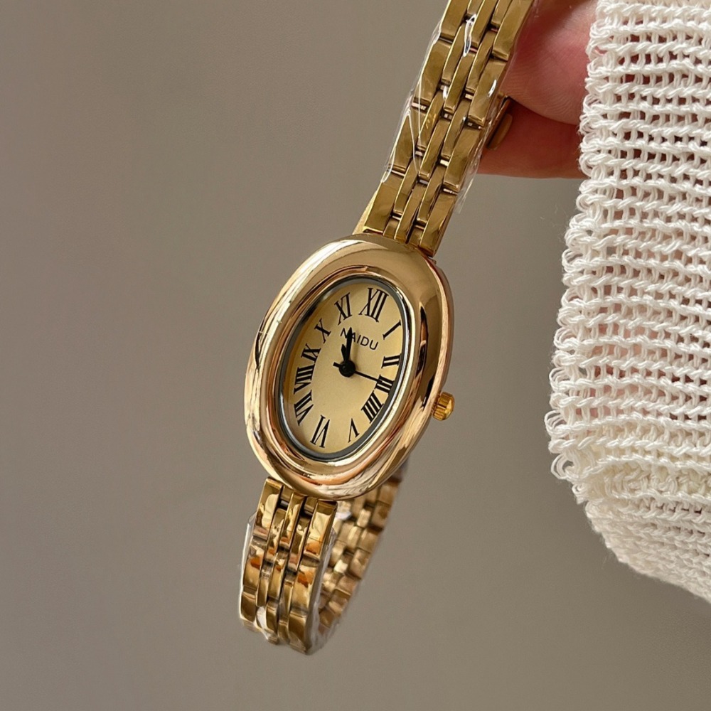 Montre ovale dorée à chiffres romains – Élégance vintage