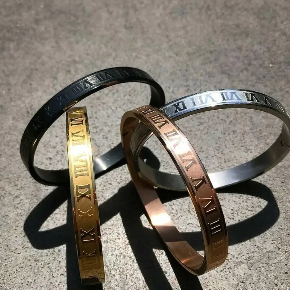 Bracelet manchette chiffres romains - acier 54 a 56 mm