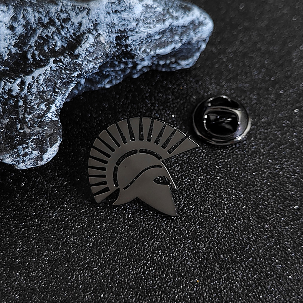 Broche casque spartiate noire en acier inoxydable