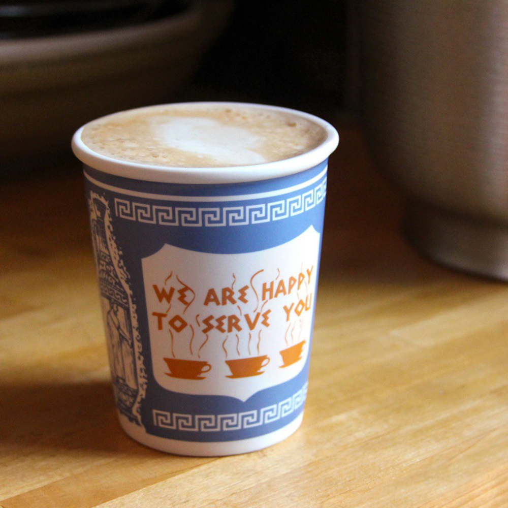 Mug grec bleu en céramique – Frise méandres et message vintage