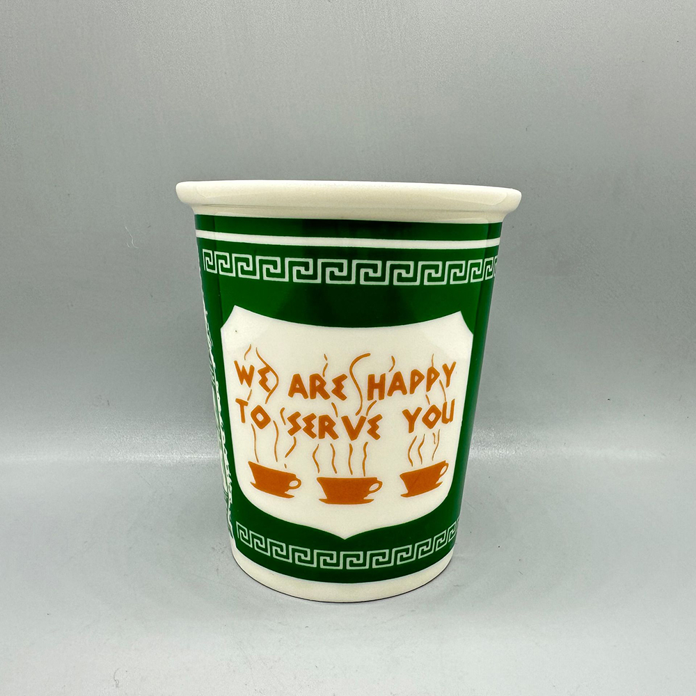 Mug grec vert en céramique – Frise méandres et message vintage