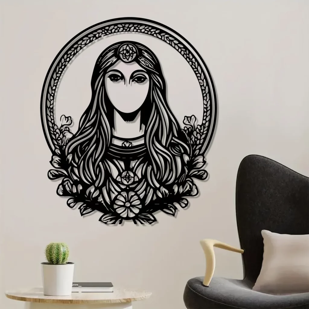Décoration murale grecque – déesse florale en métal noir 30 × 25 cm
