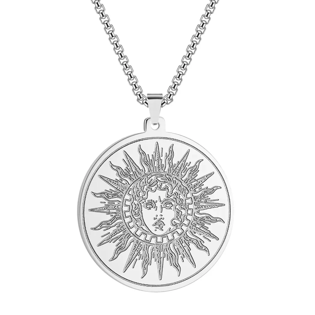 Pendentif Hélios argenté – médaillon grec du dieu solaire