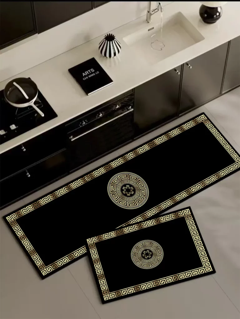 Tapis grec noir et doré – clé grecque et médaillon