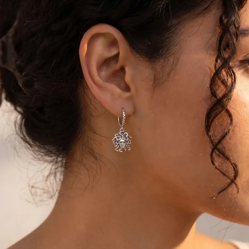 Boucles d’oreilles Medusa – créoles à écailles en argent 925 – Image 3