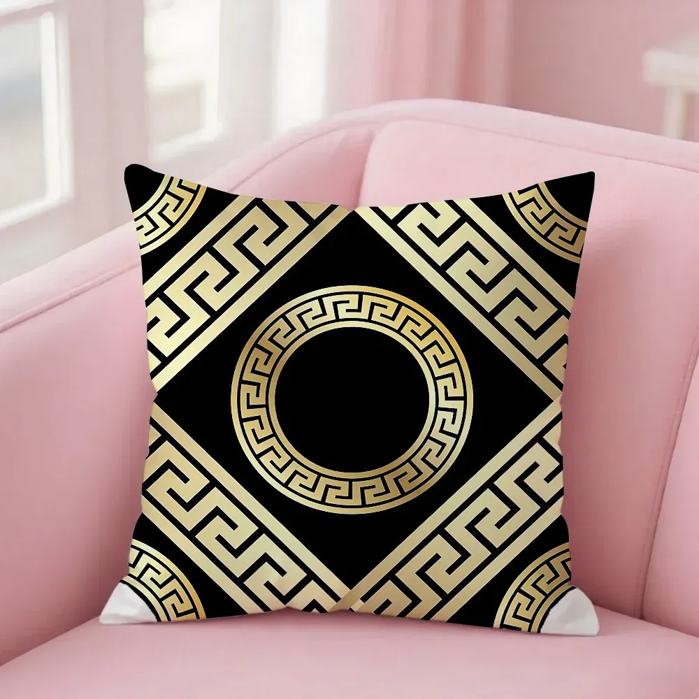 Housse de coussin grecque noire et ivoire – cadre en méandre