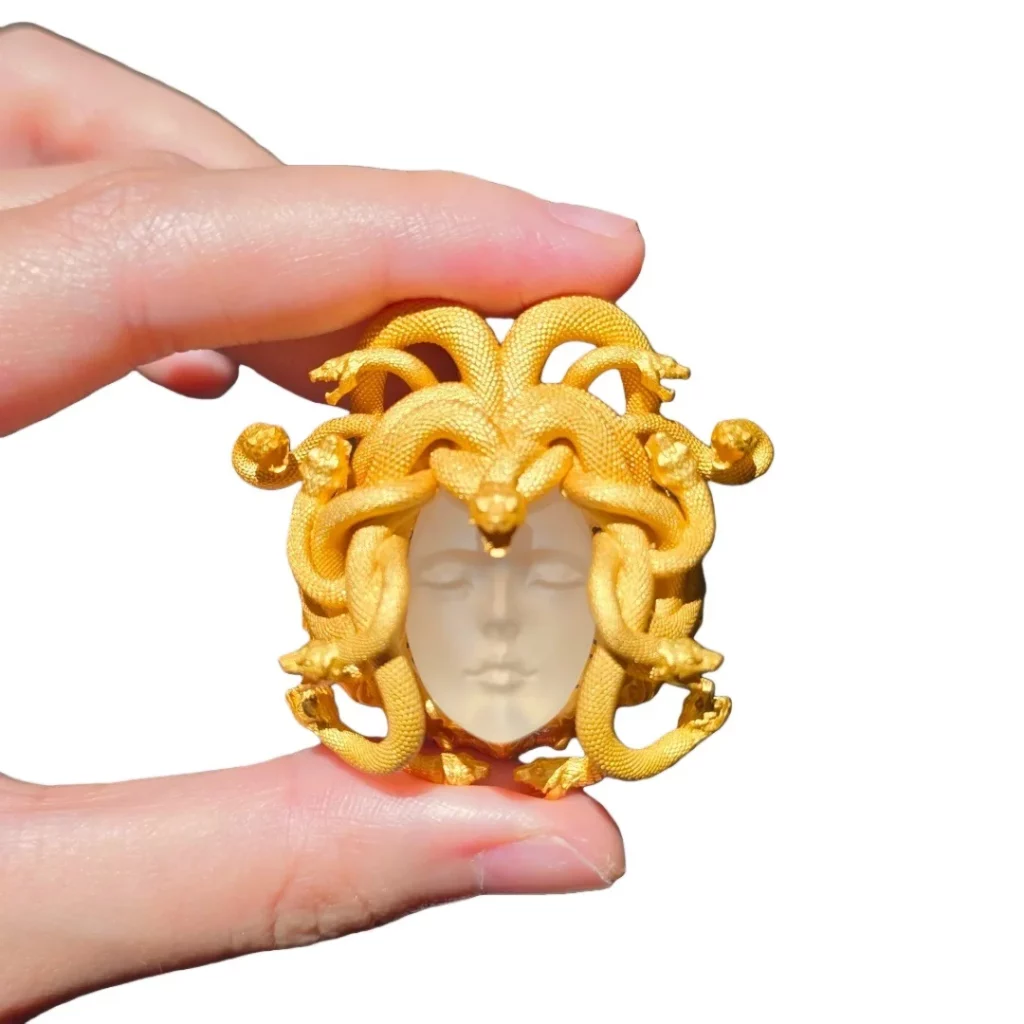 Bague Meduse grecque - gorgone doree unisexe