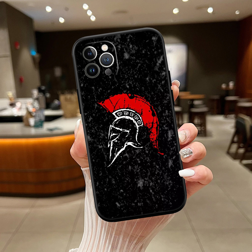 Coque de téléphone spartiate noire avec casque grec rouge